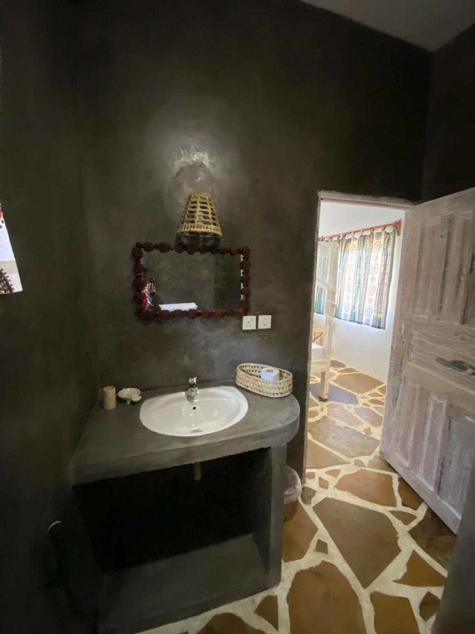 Red Land House Bed and Breakfast Watamu Eksteriør billede